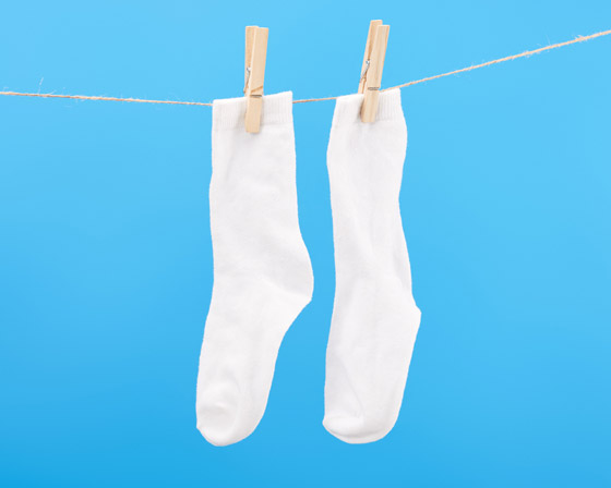 إليك طريقة التنظيف الصحيحة للجوارب في الغسالة أو بصورة يدوية صورة رقم 6