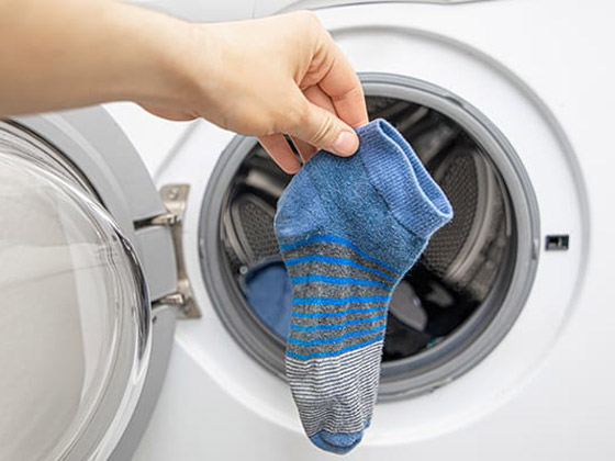 إليك طريقة التنظيف الصحيحة للجوارب في الغسالة أو بصورة يدوية صورة رقم 1