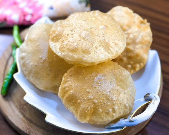 إليكم طريقة تحضير خبز البوري المنفوخ المقلي بطعمه المميز والطيب صورة رقم 7