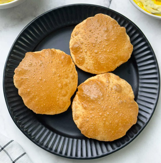 إليكم طريقة تحضير خبز البوري المنفوخ المقلي بطعمه المميز والطيب صورة رقم 2