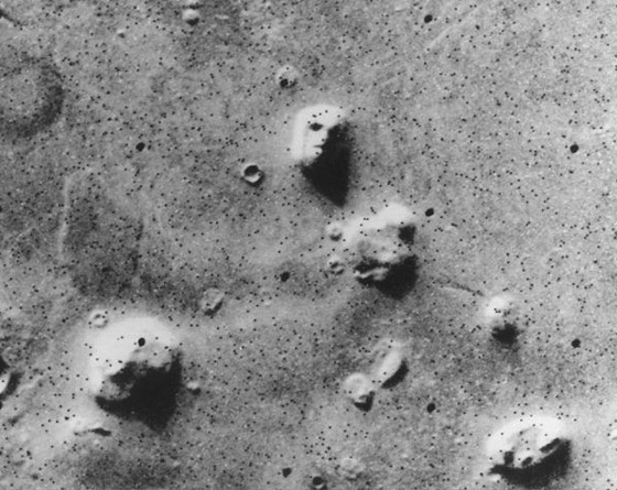 الخوف يبدو على الخوف يبدو على