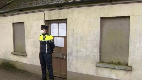 اكتشاف جثة رجل مات على فراشه بعد 20 عاماً من وفاته صورة رقم 1