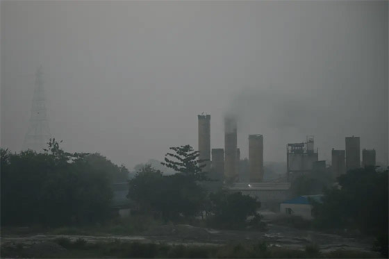 تلوث هواء قاتل في العاصمة الهندية.. إغلاق مدارس لمدة يومين! صورة رقم 2 تلوث هواء قاتل في العاصمة الهندية.. إغلاق مدارس لمدة يومين! صورة رقم 2