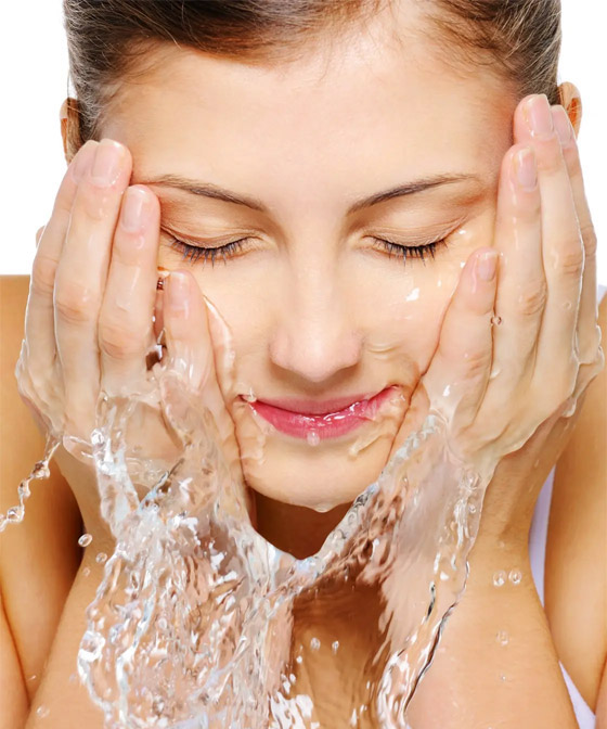 إليكم 10 وسائل للاستفادة من رذاذ المياه الحرارية للبشرة هذا الخريف صورة رقم 3