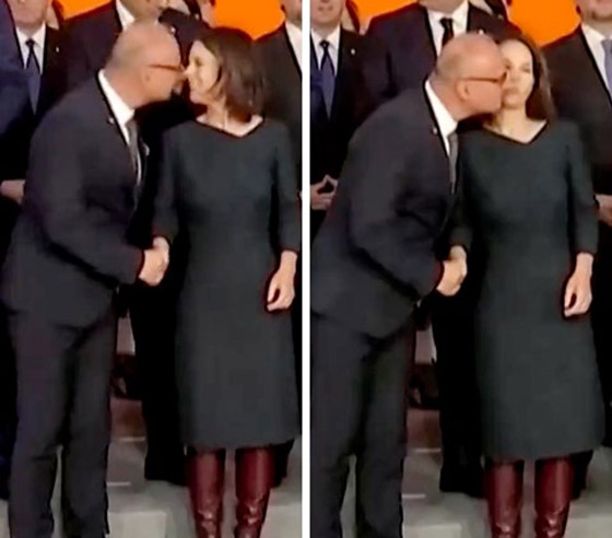 فيديو: فضيحة أمام حشد من الوزراء بمحاولة وزير تقبيل نظيرته الألمانية صورة رقم 2 فيديو: فضيحة أمام حشد من الوزراء بمحاولة وزير تقبيل نظيرته الألمانية صورة رقم 2