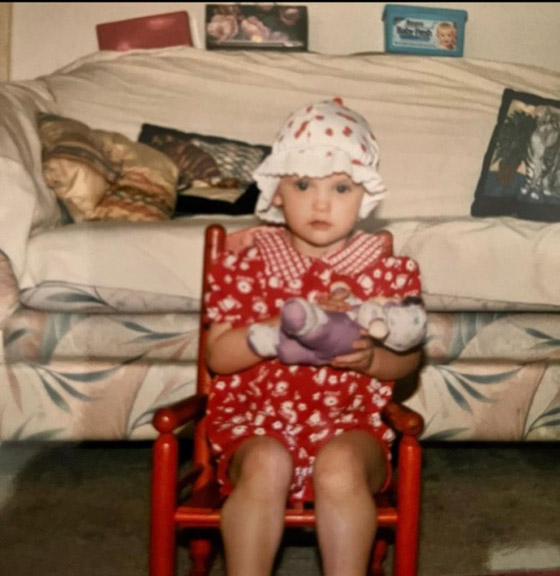 امرأة تنفق آلاف الدولارات على 32 دمى رضع صورة رقم 4