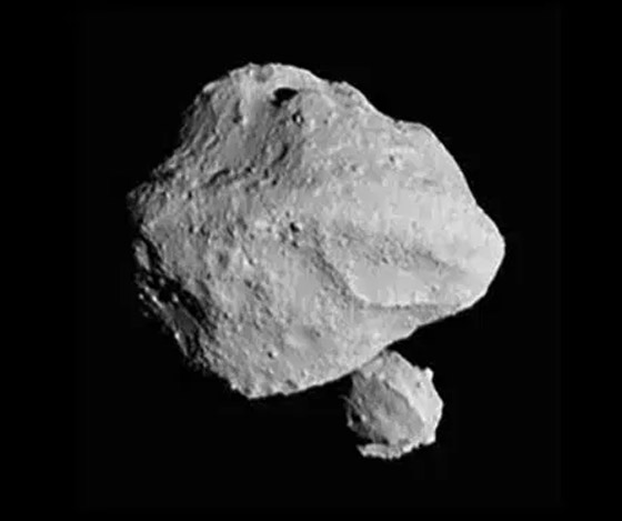 مفاجأة علمية.. مركبة فضائية ذهبت لتستكشف كويكبا فاكتشفت قمرا صغيرا صورة رقم 3 مفاجأة علمية.. مركبة فضائية ذهبت لتستكشف كويكبا فاكتشفت قمرا صغيرا صورة رقم 3