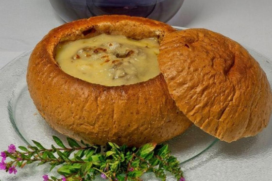 إليكم وصفة شوربة البصل مع الخبز والجبنة.. طبق فرنسي لذيذ (فيديو) صورة رقم 4