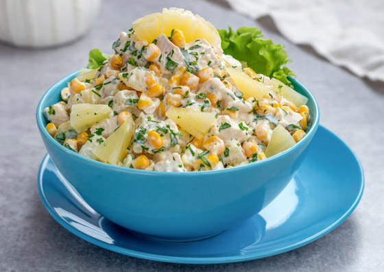 إليكم وصفة سلطة الأناناس بالدجاج والذرة.. مميزة ولذيذة صورة رقم 1