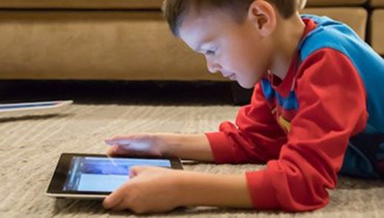 توصية صادمة.. لا للتعرض للشاشات في هذا العمر صورة رقم 2