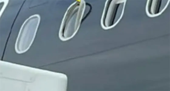 ضجيج يؤذي السمع وبرودة.. طائرة بلا نوافذ بأغرب حادث! صورة رقم 3 ضجيج يؤذي السمع وبرودة.. طائرة بلا نوافذ بأغرب حادث! صورة رقم 3