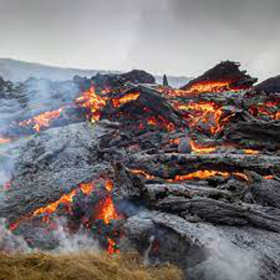 أيسلندا.. طوارئ بعد 400 هزة واقتراب ثوران بركاني صورة رقم 5