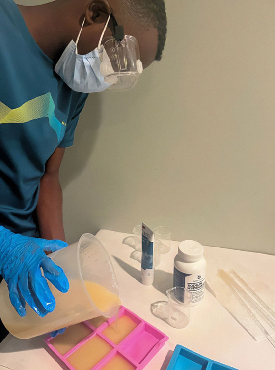 عالم أمريكي (14 عاما) يحصد جائزة لابتكاره صابونا يكافح أخطر أنواع السرطان صورة رقم 11