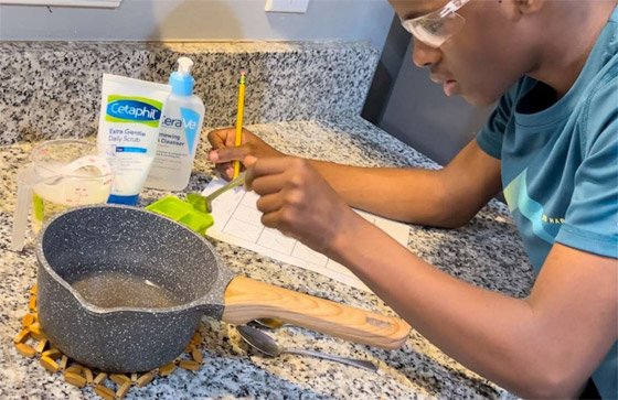 عالم أمريكي (14 عاما) يحصد جائزة لابتكاره صابونا يكافح أخطر أنواع السرطان صورة رقم 14