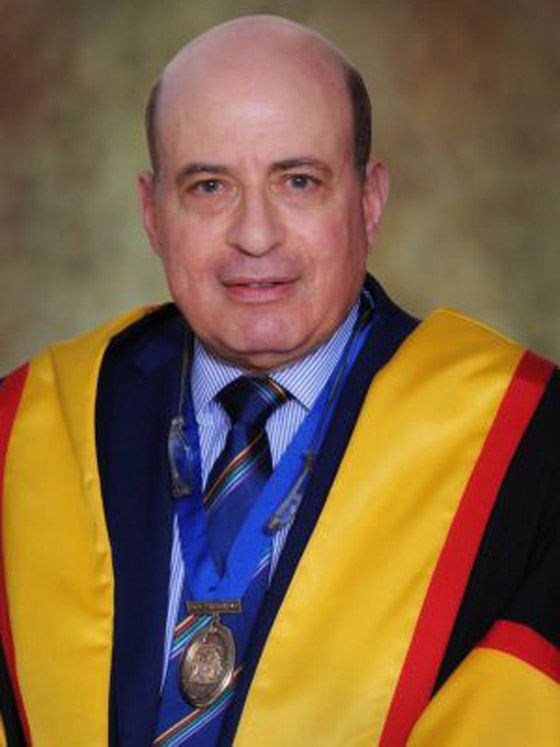 لأول مرة بالتاريخ.. طبيب مصري يترأس الكلية الملكية للأطباء في بريطانيا صورة رقم 3 لأول مرة بالتاريخ.. طبيب مصري يترأس الكلية الملكية للأطباء في بريطانيا صورة رقم 3