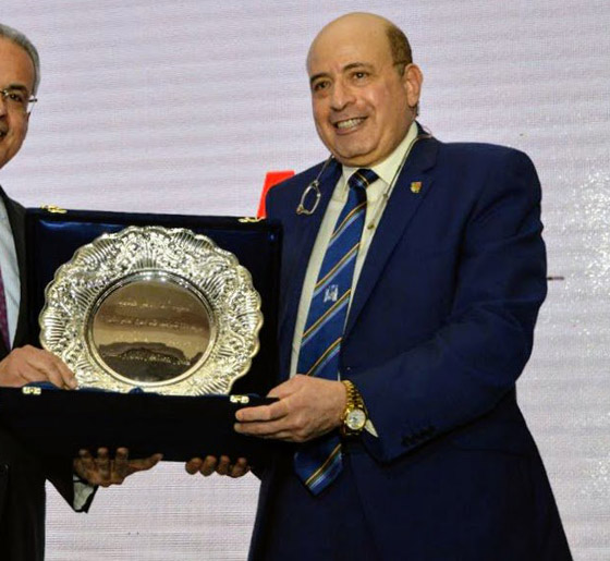 لأول مرة بالتاريخ.. طبيب مصري يترأس الكلية الملكية للأطباء في بريطانيا صورة رقم 4 لأول مرة بالتاريخ.. طبيب مصري يترأس الكلية الملكية للأطباء في بريطانيا صورة رقم 4