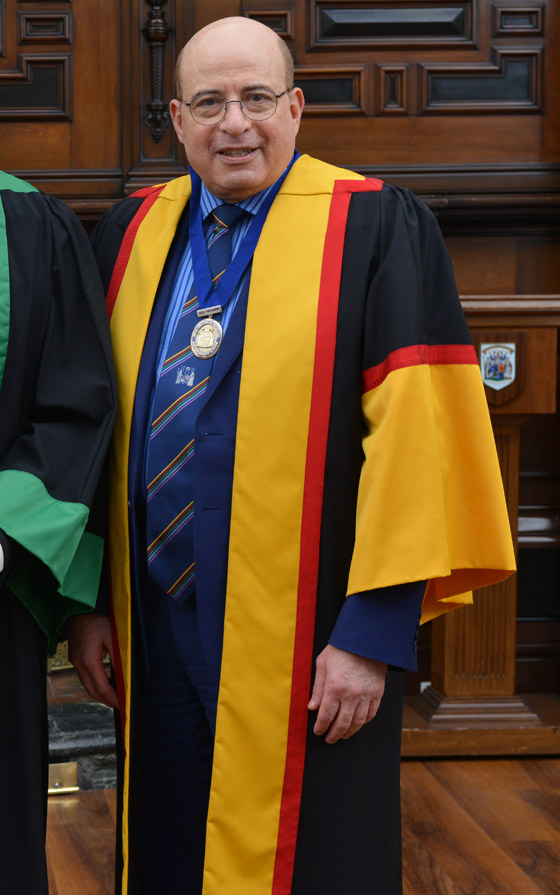 لأول مرة بالتاريخ.. طبيب مصري يترأس الكلية الملكية للأطباء في بريطانيا صورة رقم 6 لأول مرة بالتاريخ.. طبيب مصري يترأس الكلية الملكية للأطباء في بريطانيا صورة رقم 6