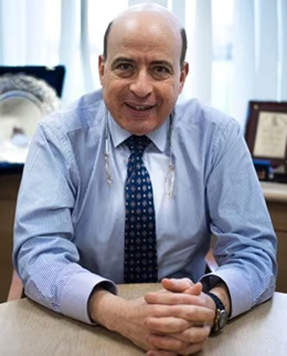 لأول مرة بالتاريخ.. طبيب مصري يترأس الكلية الملكية للأطباء في بريطانيا صورة رقم 14 لأول مرة بالتاريخ.. طبيب مصري يترأس الكلية الملكية للأطباء في بريطانيا صورة رقم 14