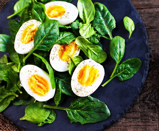 البيض المسلوق أم 