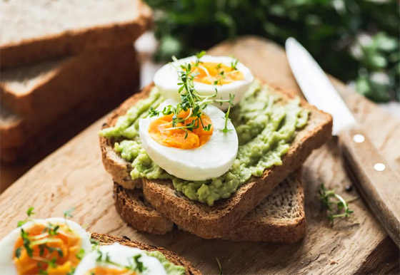 البيض المسلوق أم 