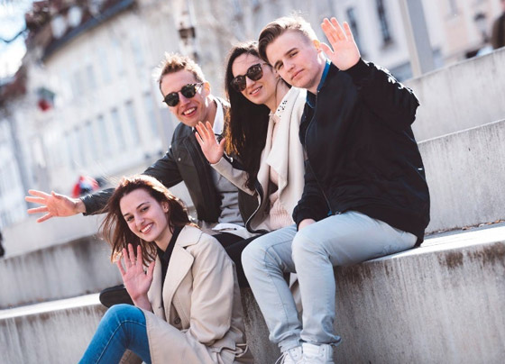 مدينة سويدية تطلق حملة.. لحض سكانها على تبادل التحية! فيديو صورة رقم 2 مدينة سويدية تطلق حملة.. لحض سكانها على تبادل التحية! فيديو صورة رقم 2