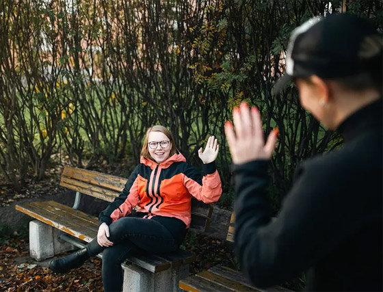 مدينة سويدية تطلق حملة.. لحض سكانها على تبادل التحية! فيديو صورة رقم 4 مدينة سويدية تطلق حملة.. لحض سكانها على تبادل التحية! فيديو صورة رقم 4