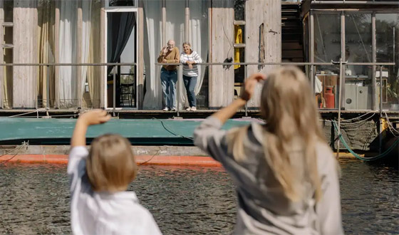 مدينة سويدية تطلق حملة.. لحض سكانها على تبادل التحية! فيديو صورة رقم 5 مدينة سويدية تطلق حملة.. لحض سكانها على تبادل التحية! فيديو صورة رقم 5