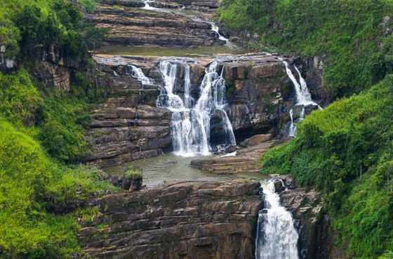 بالصور: جولة على الشلالات الشهيرة الجاذبة للسائحين في سريلانكا صورة رقم 6 بالصور: جولة على الشلالات الشهيرة الجاذبة للسائحين في سريلانكا صورة رقم 6