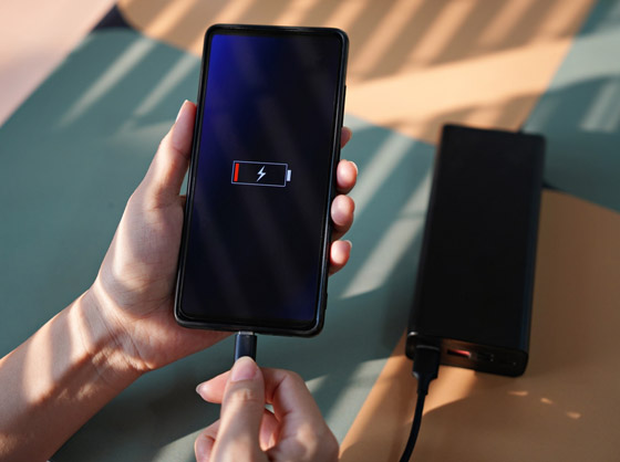 بأوقات الكوارث والحروب.. كيف يمكن شحن الهاتف دون كهرباء؟ 5 طرق منها البصل! صورة رقم 5