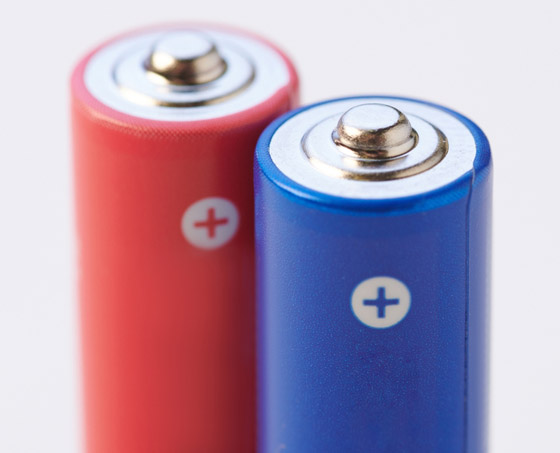 بأوقات الكوارث والحروب.. كيف يمكن شحن الهاتف دون كهرباء؟ 5 طرق منها البصل! صورة رقم 4