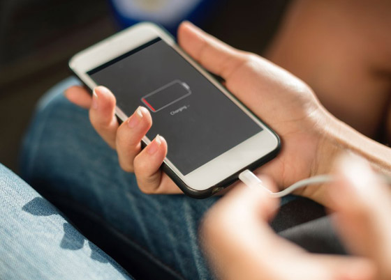 بأوقات الكوارث والحروب.. كيف يمكن شحن الهاتف دون كهرباء؟ 5 طرق منها البصل! صورة رقم 2