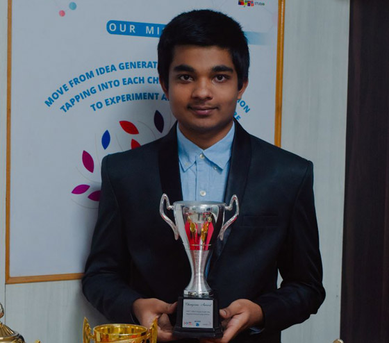 طالب هندي في مجال الروبوتات يخترع 