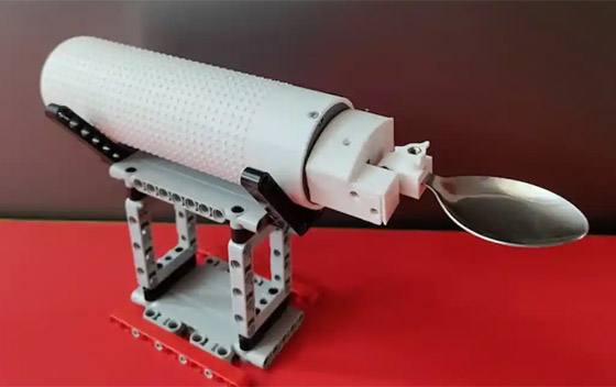 طالب هندي في مجال الروبوتات يخترع 