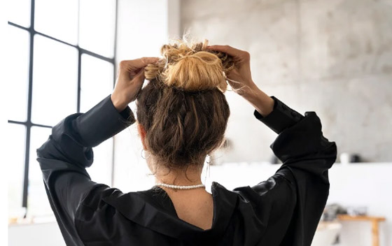 التسريحات المناسبة للشعر قبل النوم... اعتمديها لحماية شعرك من التلف صورة رقم 4 التسريحات المناسبة للشعر قبل النوم... اعتمديها لحماية شعرك من التلف صورة رقم 4