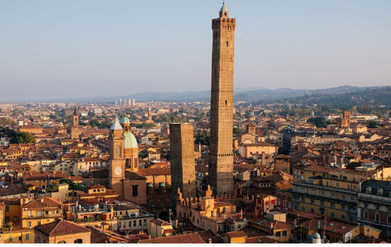 إيطاليا..خبراء يحذرون من انهيار برج غاريسيندا الشهير في بولونيا صورة رقم 5