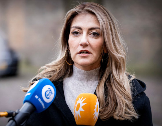 مسلمة كردية هاجرت على قارب قد تصبح رئيسة للوزراء بهولندا.. فيديو صورة رقم 2 مسلمة كردية هاجرت على قارب قد تصبح رئيسة للوزراء بهولندا.. فيديو صورة رقم 2