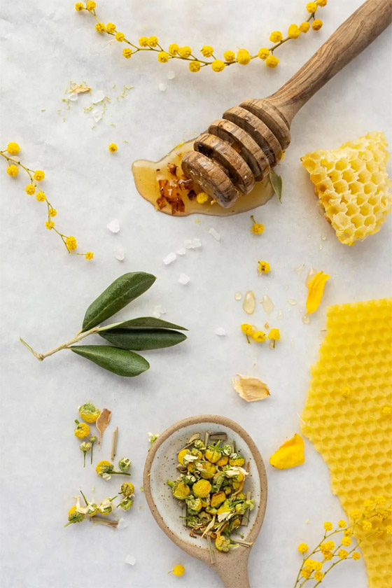 إليكم 4 خلطات بالعسل تعالج الشعر الجاف والتالف صورة رقم 9 إليكم 4 خلطات بالعسل تعالج الشعر الجاف والتالف صورة رقم 9