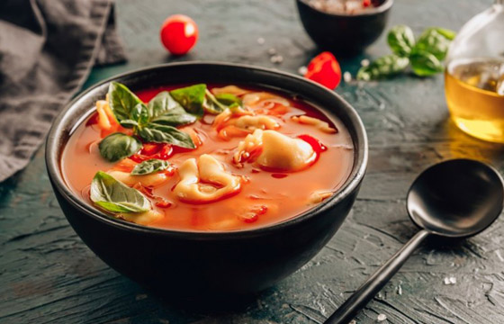 إليكم طريقة تحضير شوربة تروتليني بالطماطم والريحان الطيبة صورة رقم 1 إليكم طريقة تحضير شوربة تروتليني بالطماطم والريحان الطيبة صورة رقم 1