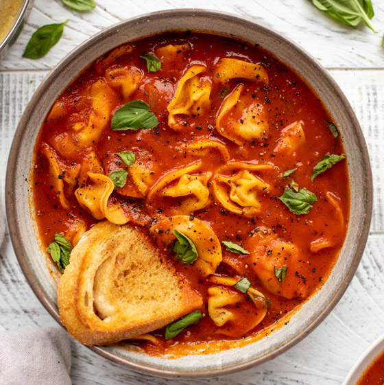 إليكم طريقة تحضير شوربة تروتليني بالطماطم والريحان الطيبة صورة رقم 3 إليكم طريقة تحضير شوربة تروتليني بالطماطم والريحان الطيبة صورة رقم 3