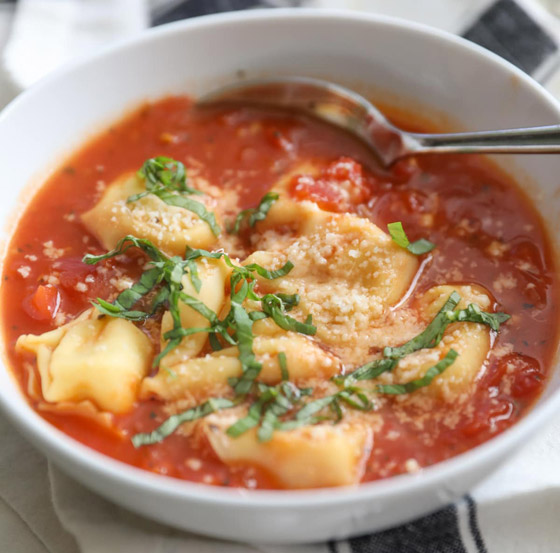 إليكم طريقة تحضير شوربة تروتليني بالطماطم والريحان الطيبة صورة رقم 4 إليكم طريقة تحضير شوربة تروتليني بالطماطم والريحان الطيبة صورة رقم 4