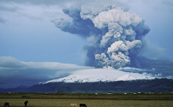 لا زلازل ولا فيضانات.. هذه الدولة تنتظر انفجار بركان وشيك! فيديو صورة رقم 4