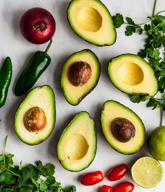 10 أغذية مدهشة ستجعلك أكثر شبابا وتكسب البشرة نضارة.. بينها الجوز والرمان.. صورة رقم 10