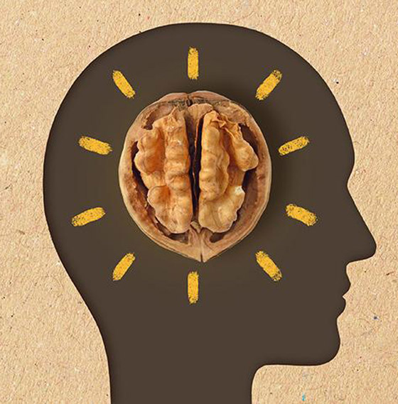 10 أغذية مدهشة ستجعلك أكثر شبابا وتكسب البشرة نضارة.. بينها الجوز والرمان.. صورة رقم 8