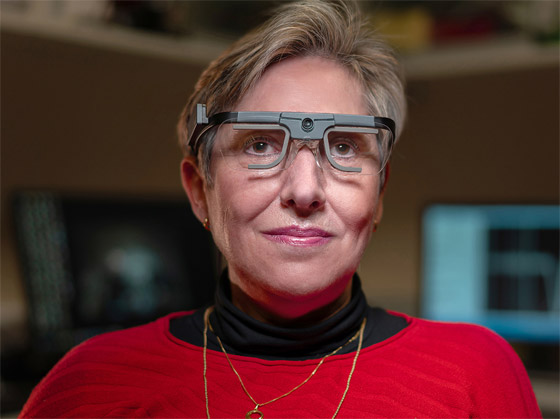 اللمس الصوتي: مكفوفون يستعيدون الرؤية بالنظارات الذكية صورة رقم 4 اللمس الصوتي: مكفوفون يستعيدون الرؤية بالنظارات الذكية صورة رقم 4