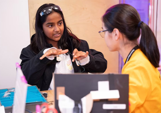 طفلة تخترع نظاما للكشف عن الحرائق قبل اندلاعها (فيديو وصور) صورة رقم 11