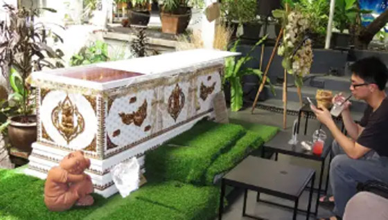 مقهى تايلندي يمنحك تجربة الموت لمدة 3 دقائق! صورة رقم 1