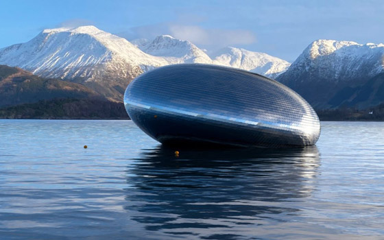 فقاعة كبيرة تطفو على الماء وسط اللامكان في النرويج.. ما سرها؟ صورة رقم 1