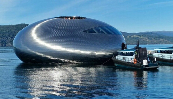 فقاعة كبيرة تطفو على الماء وسط اللامكان في النرويج.. ما سرها؟ صورة رقم 3