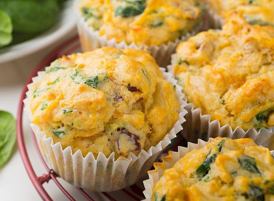 إليكم طريقة تحضير مافن السبانخ والجبن.. بطعم لذيذ ومميز صورة رقم 9