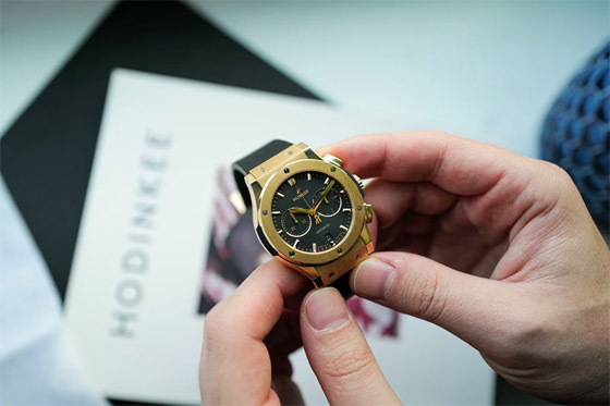 لزيادة أناقته.. هذه الإكسسوارات الفاخرة يحتاج إليها كل رجل صورة رقم 1